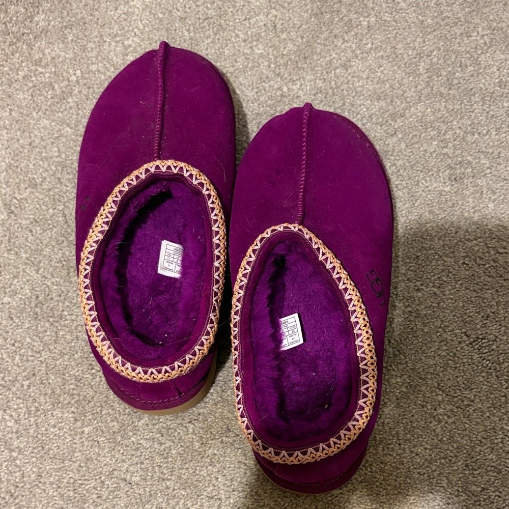 Ugg Tasman Slippers Size 11, never worn!